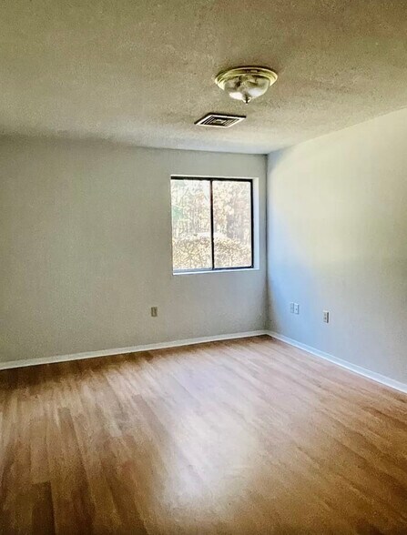 Building Photo - 1712 Blackstone Dr