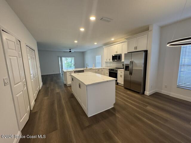 Building Photo - 982 Villa Dr