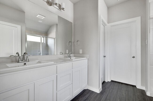 Building Photo - 364 Braves Wy