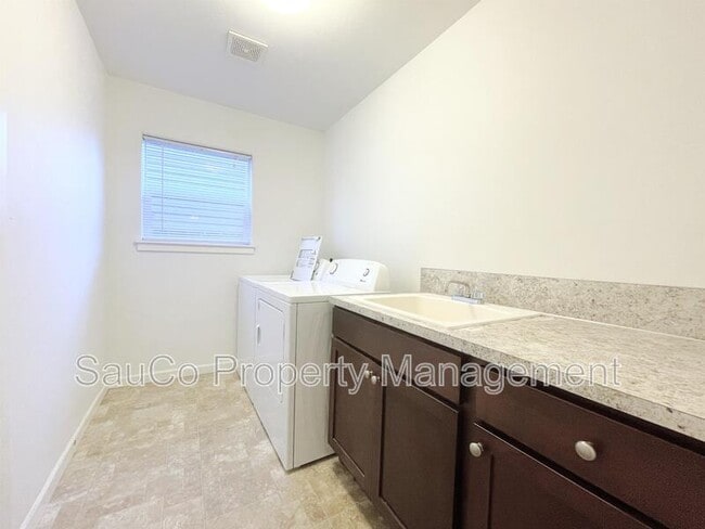 Building Photo - 15618 SE Caruthers Ct