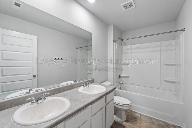 Building Photo - 504 Myrtle Crst
