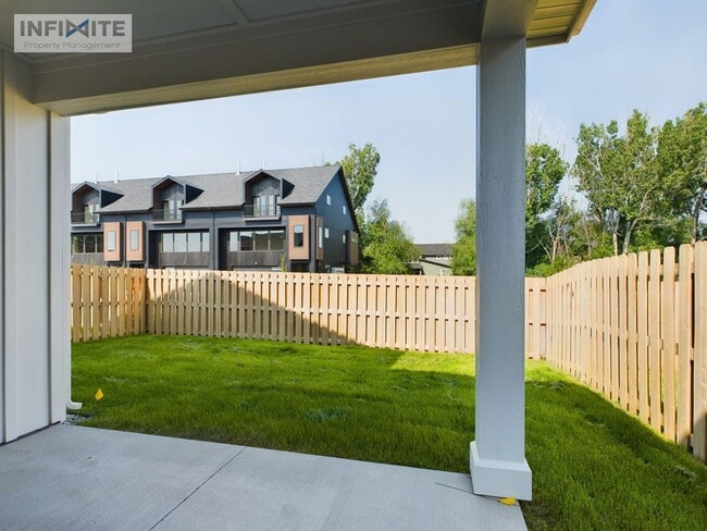 Building Photo - Bozeman Stunner!