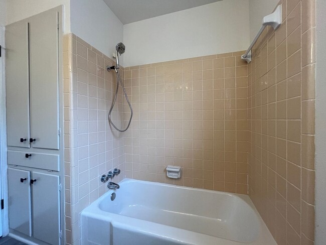 Building Photo - Remodeled 3 Bedroom 2 Bath in Central City