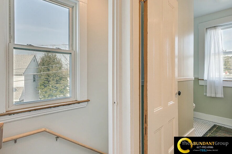 Building Photo - 44 Cottage St