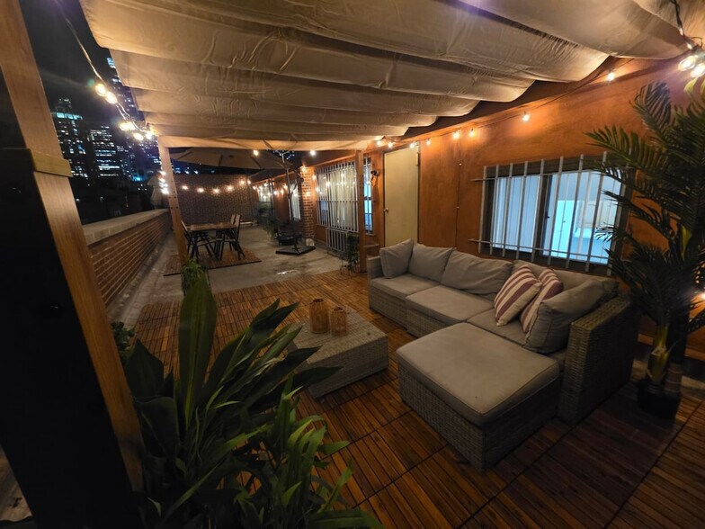 Building Photo - 458 W 52nd St