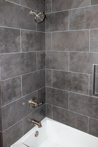 Building Photo - 1112 N Myers St