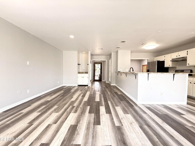 Building Photo - 10405 Ashwood Dr