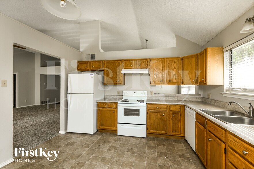 Building Photo - 4742 Cornflower Dr