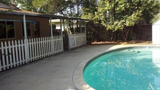 Building Photo - Just in Time For Summer: Charming home wit...