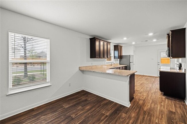 Building Photo - 101 Fairfax Ln