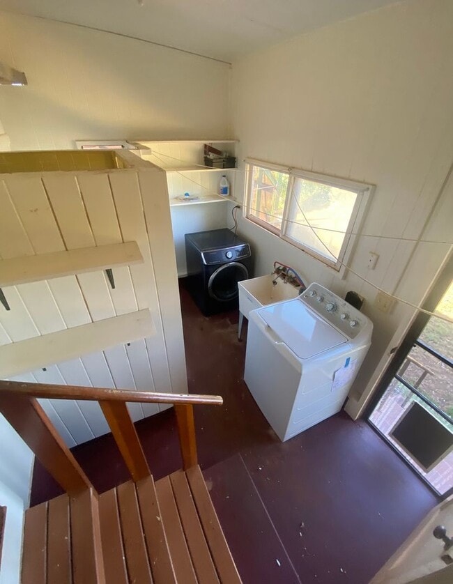 Building Photo - Hanapepe 3 bed 1.5 bath