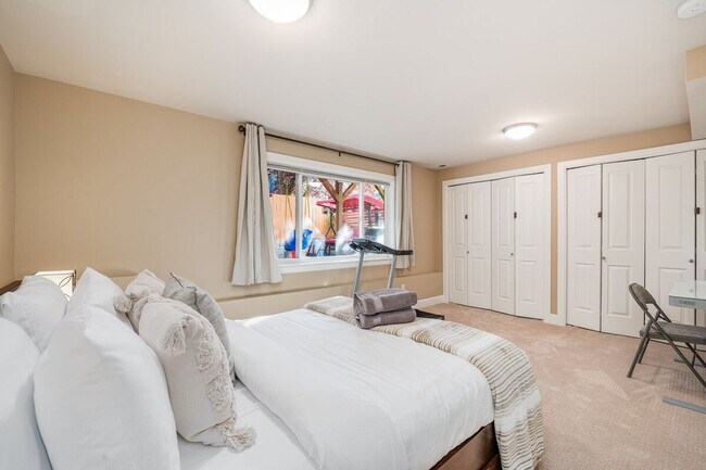 Building Photo - 4320 Phinney Ave N