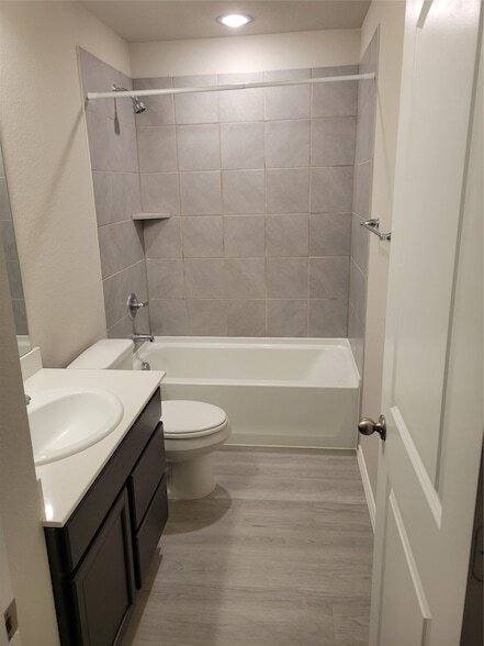 Building Photo - 2909 Bluets Dr