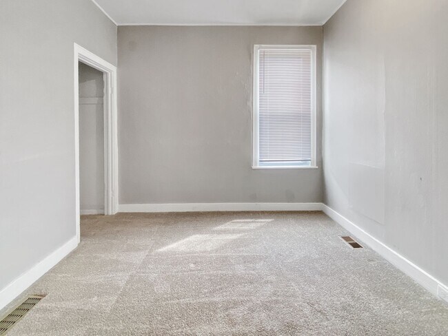 Building Photo - 209 Seward Ave NW