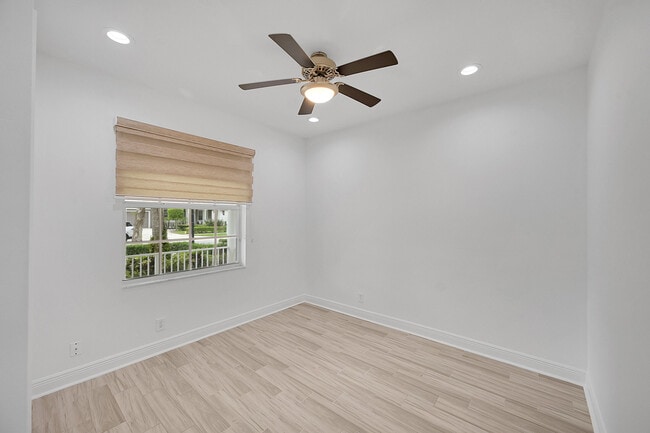 Building Photo - 248 Clocktower Dr