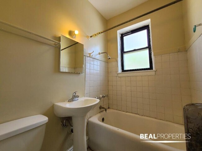 Building Photo - 0 bedroom in CHICAGO IL 60625