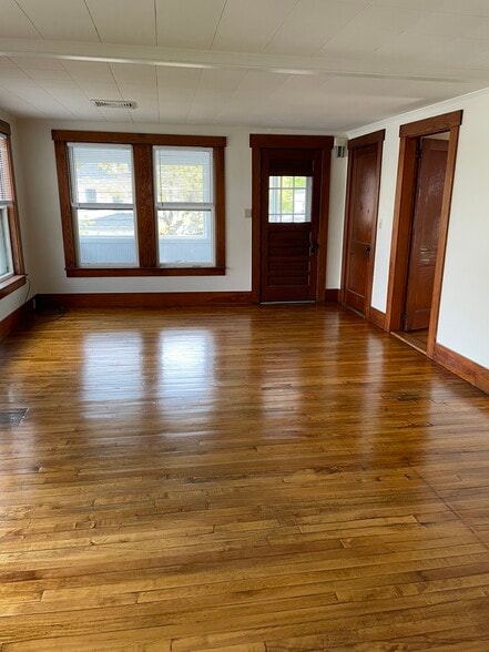 Living area - 36 Carter St