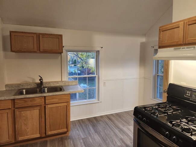 Building Photo - 122 Dole Ave