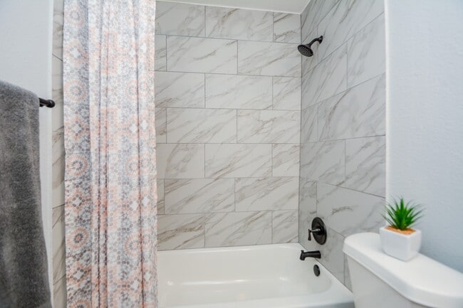 Building Photo - 51 Harbour Row Dr