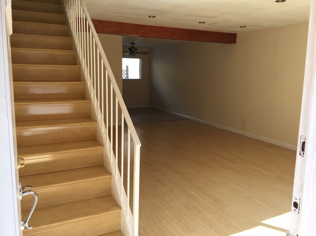 Building Photo - 719 N Eucalyptus Ave