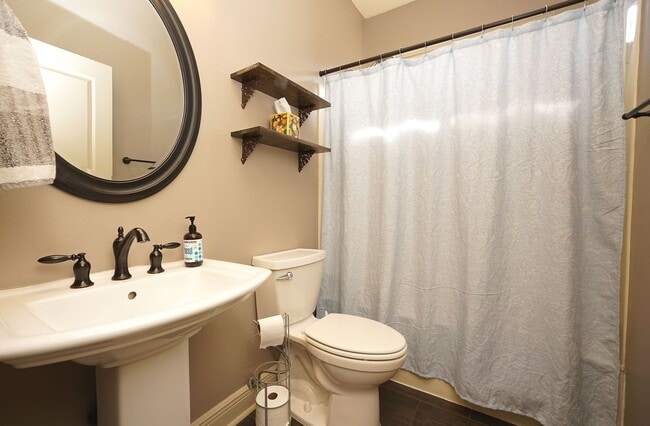 Building Photo - Charming 3-Bedroom Home in Peaceful Cul-de...
