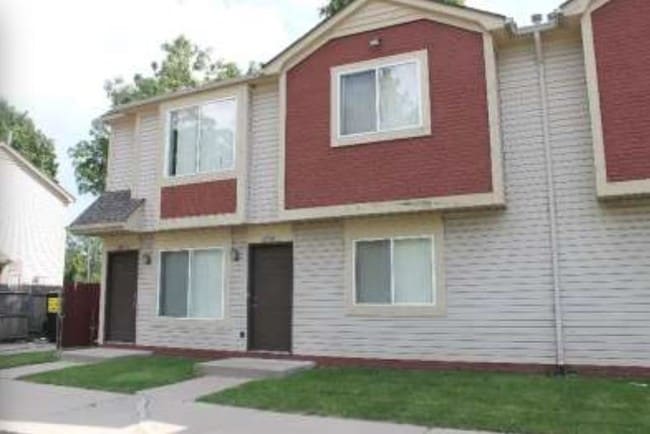 Primary Photo - Sharon Estates Apartments