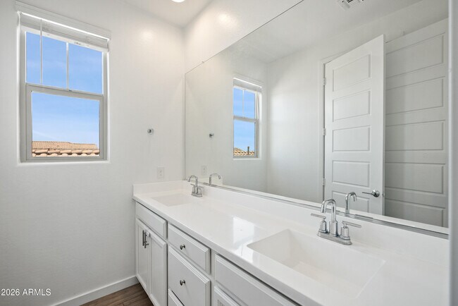 Building Photo - 9207 W Sells Dr