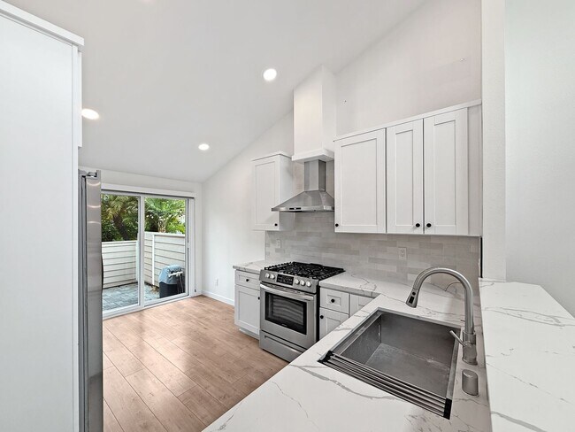 Building Photo - 3B/2BA Home in Encinitas Now Available for...