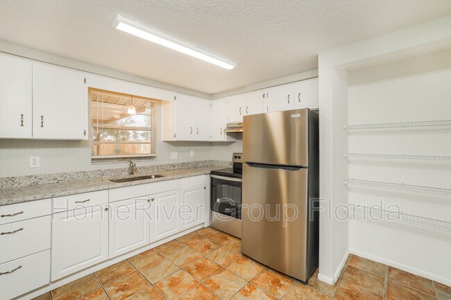 Building Photo - 6646 Lenoir Dr