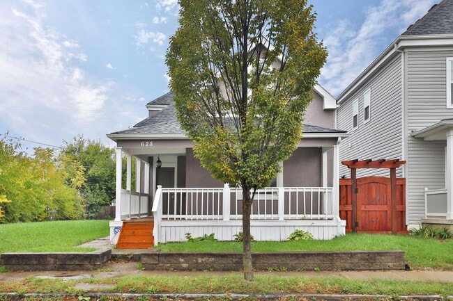Building Photo - 628 E Whittier St