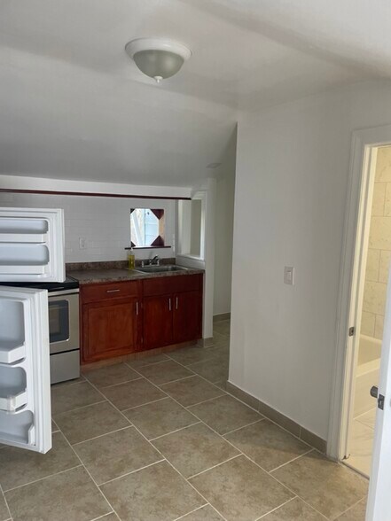 Kitchen - 404 W Clinton St