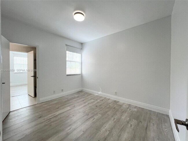 Building Photo - 1524 Coronado Rd