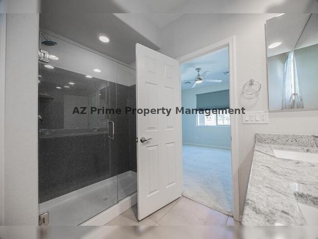 Building Photo - 6412 S 24th Pl