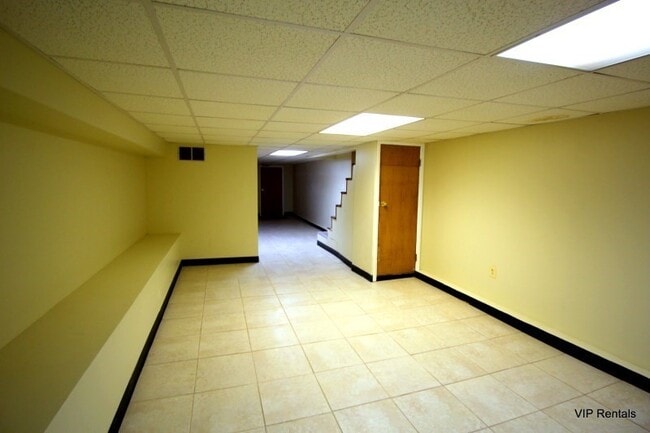 Building Photo - 113 N Clinton St