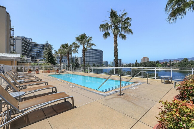 Building Photo - 1 Lakeside Dr