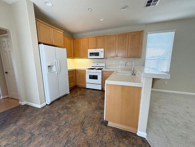 Building Photo - Beautiful 4 Bed 2.5 Bath Garin Ranch Home