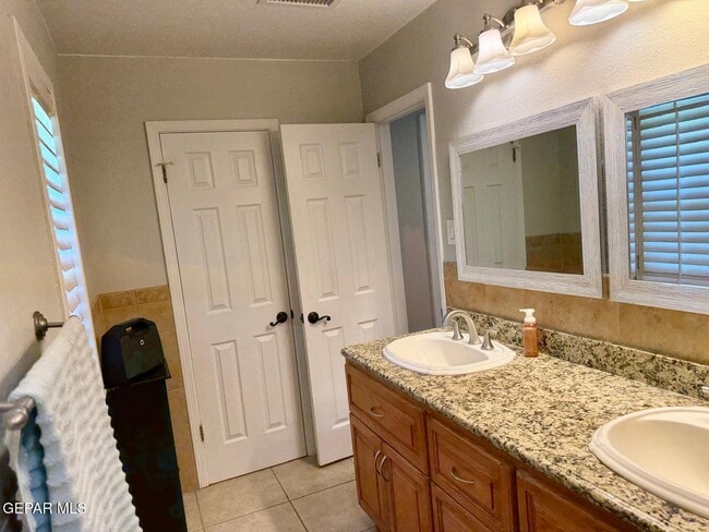 Building Photo - 4921 Vista Grande Cir