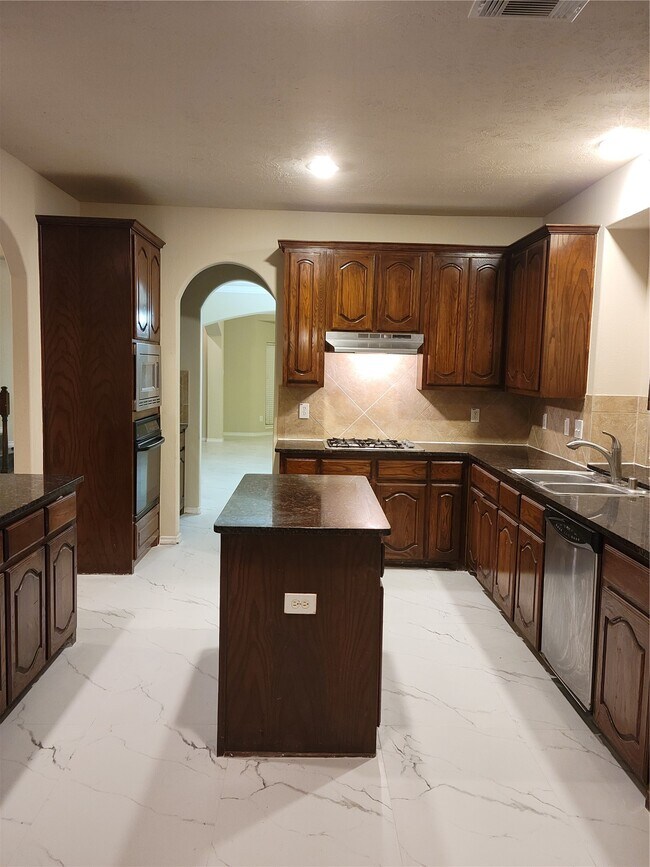 Building Photo - 11134 Sheldon Bend Dr