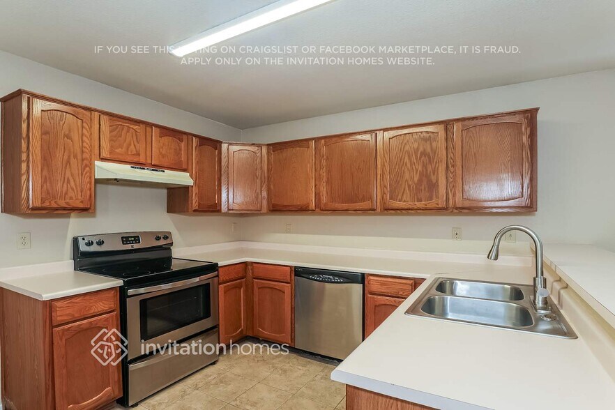 Building Photo - 11564 W Sage Dr