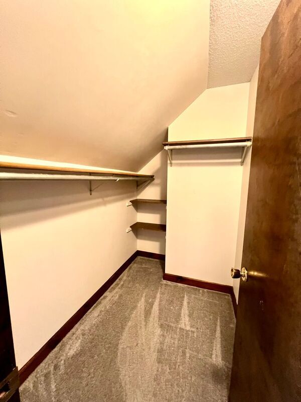 Building Photo - 892 St James Ave