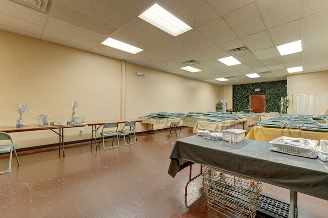 Building Photo - Spring Glen Business Center