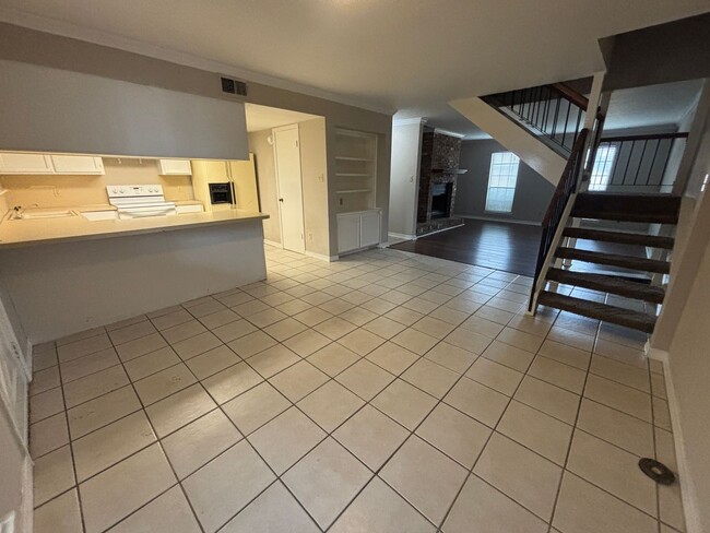 Building Photo - 9503 Balsa Dr