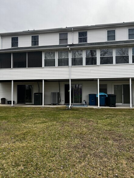 Rear of 622 2nd from left - 622 Colonial View Rd