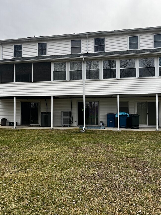 Rear of 622 2nd from left - 622 Colonial View Rd