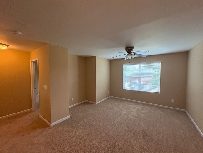 Building Photo - Gorgeous Sanford Home with Fenced Yard