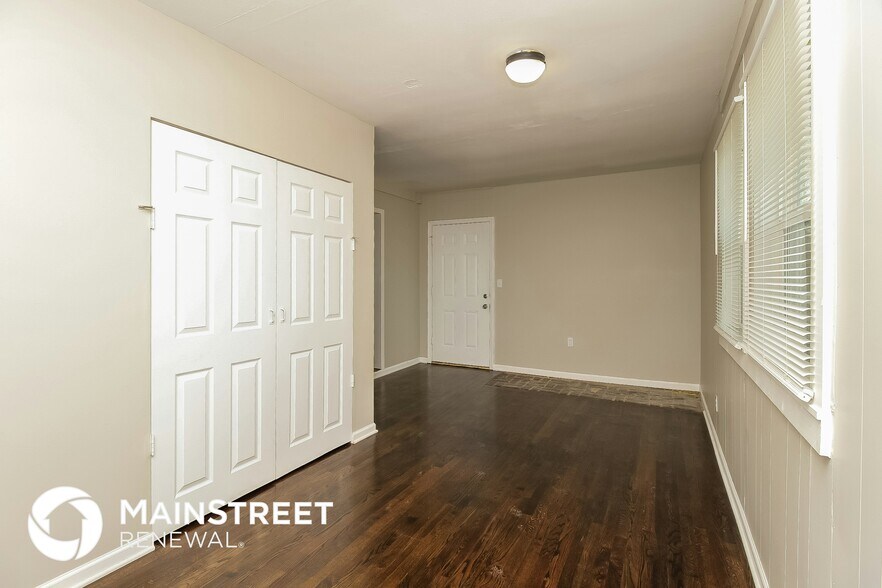 Building Photo - 11805 E Lawndale Ave