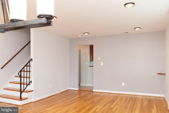 Building Photo - 21 W Taylor Run Pkwy