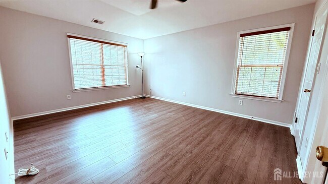 Building Photo - 434 Waterford Dr