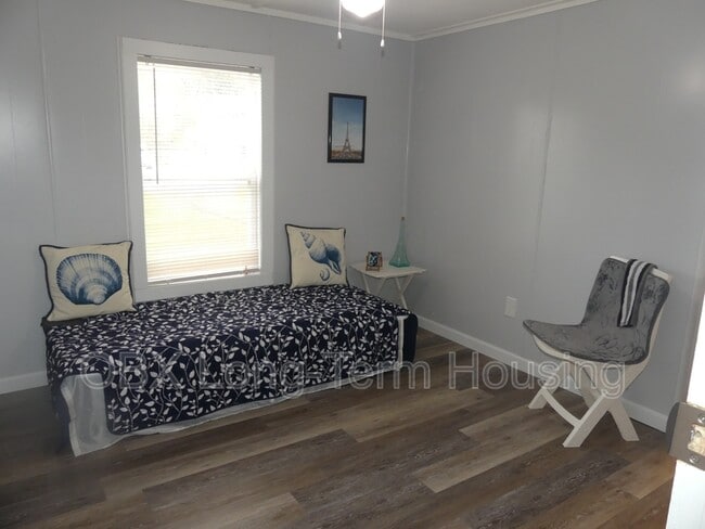 Building Photo - 135 Edgewater Dr