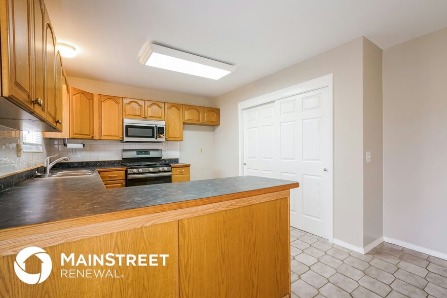 Building Photo - 2825 Dividend Park Dr